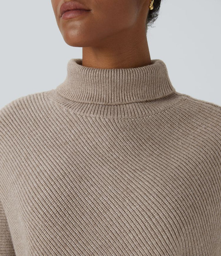 Amaya™ – Asymmetrischer Rollkragenpullover