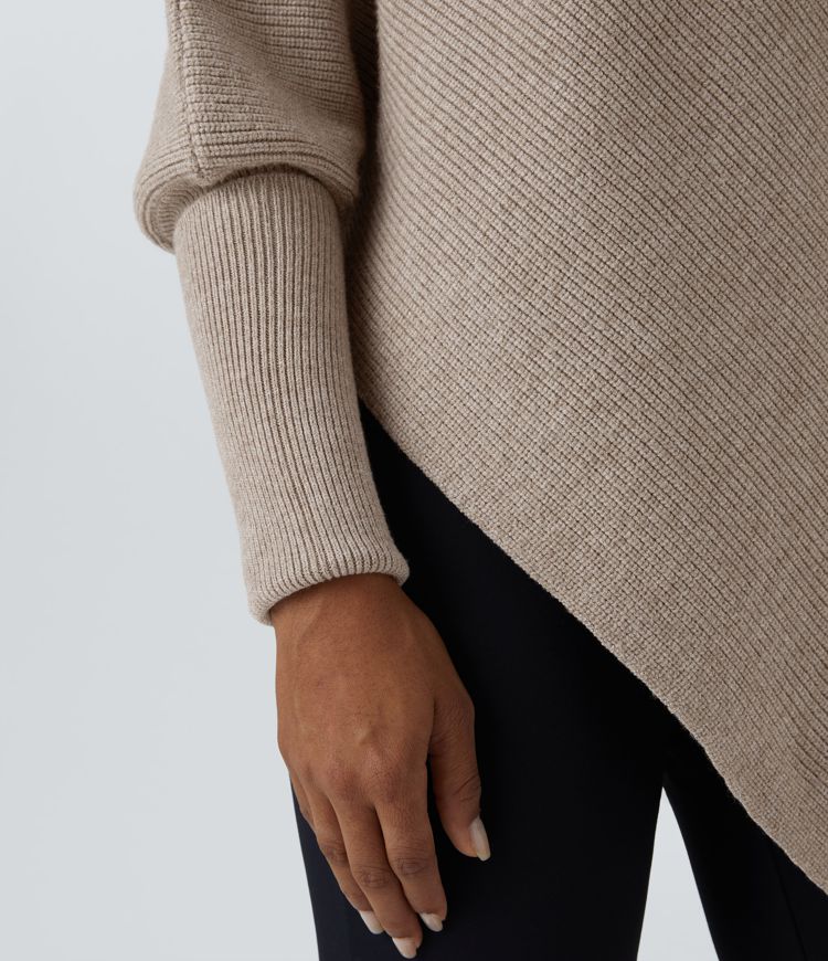 Amaya™ – Asymmetrischer Rollkragenpullover