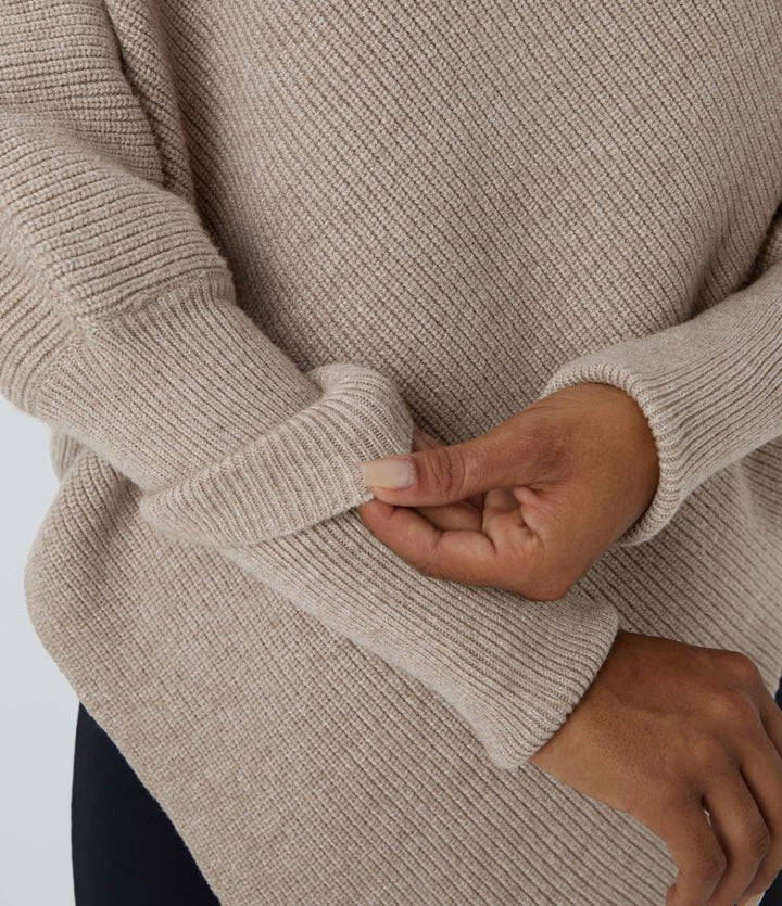 Amaya™ – Asymmetrischer Rollkragenpullover