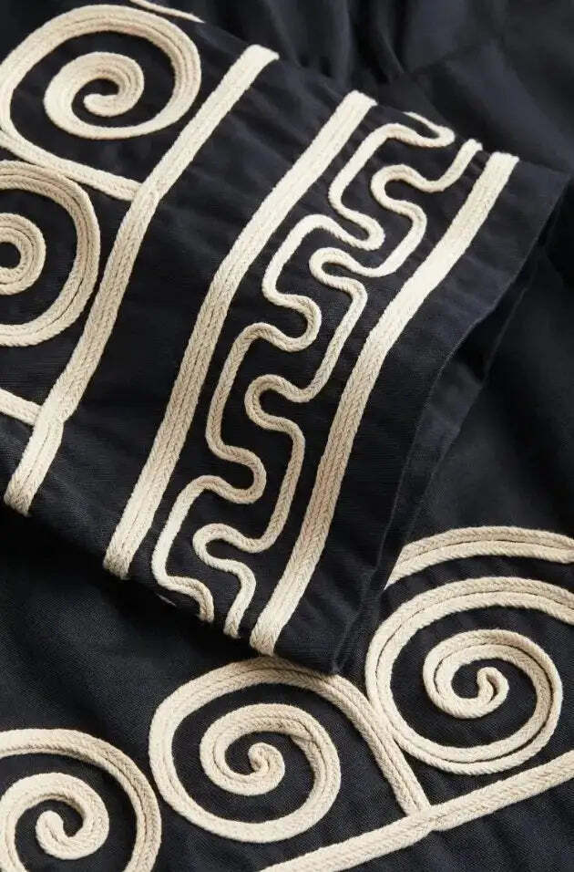 Jule™ - Besticktes langärmeliges Kleid